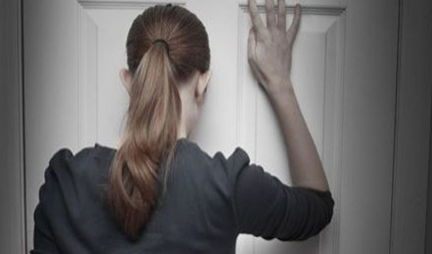 Deur openen bij buitensluiting in Geleen Vrouw buitengesloten voor haar voordeur in Geleen